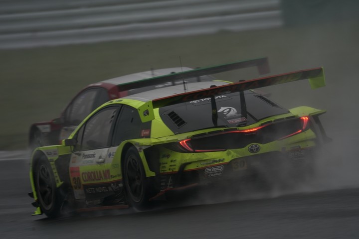 決勝レース: 永井宏明／織戸学組（TOYOTA GR SPORT PRIUS PHV apr GT）