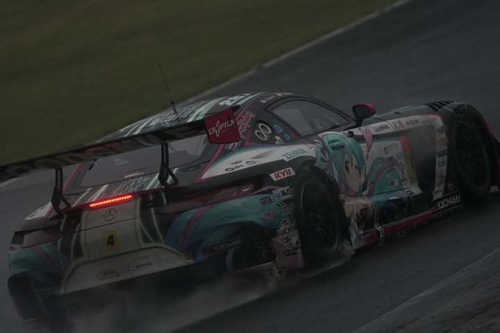 決勝レース: 谷口信輝／片岡龍也組（グッドスマイル 初音ミクAMG）