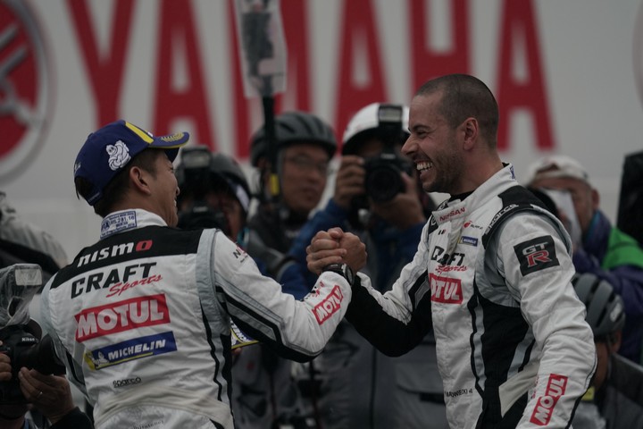 決勝レース: GT500クラスで優勝した平手晃平とフレデリック・マコヴィッキィ（NDDP RACING with B-MAX）