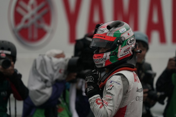 決勝レース: GT300クラスで優勝した福住仁嶺（ARTA）