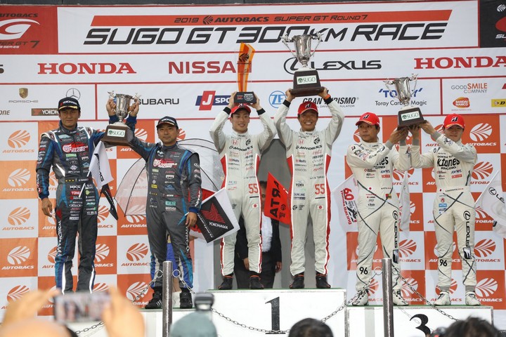 表彰式: GT300クラスの上位3チーム