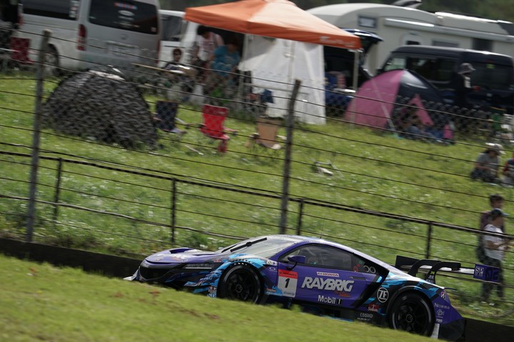 公式練習: 山本尚貴／ジェンソン・バトン組（RAYBRIG NSX-GT）