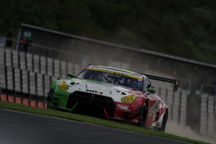 公式練習: 田中勝輝／飯田太陽組（植毛GO&FUN GT-R）