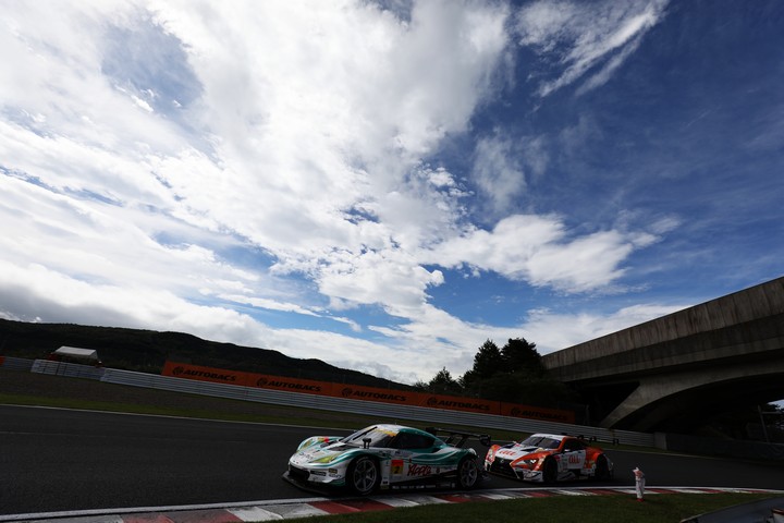 公式練習: 高橋一穂／加藤寛規組（シンティアム・アップル・ロータス）