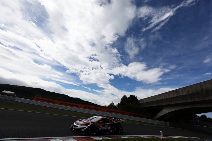 公式練習: 武藤英紀／中嶋大祐組（MOTUL MUGEN NSX-GT）