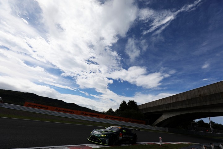 公式練習: 藤井誠暢／ジョアオ・パオロ・デ・オリベイラ組（D'station Vantage GT3）