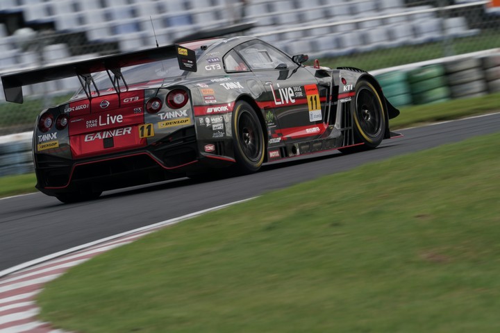 公式練習: 平中克幸／安田裕信組（GAINER TANAX GT-R）