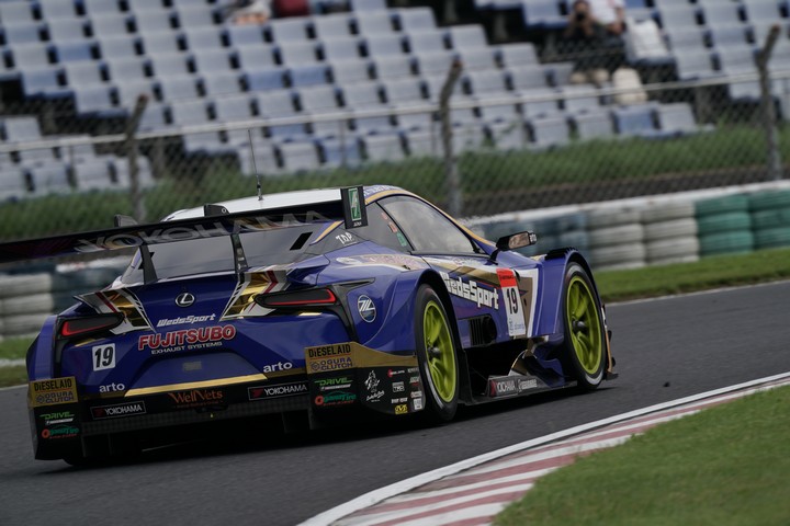 公式練習: 国本雄資／坪井翔組（WedsSport ADVAN LC500）