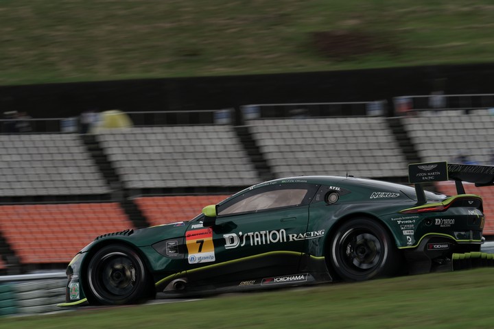 公式練習: 藤井誠暢／ジョアオ・パオロ・デ・オリベイラ組（D'station Vantage GT3）