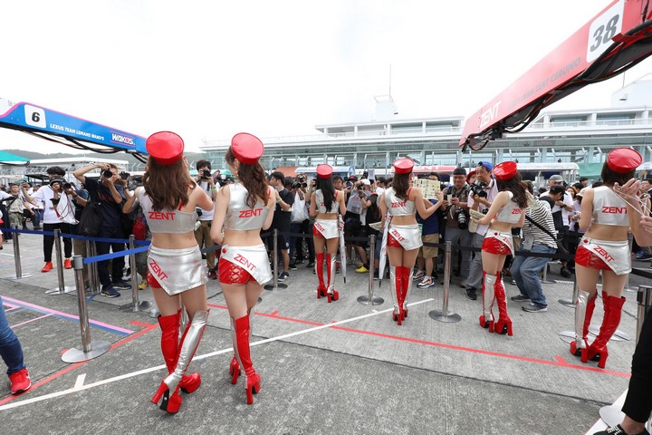 ピットウォーク: レースクイーン