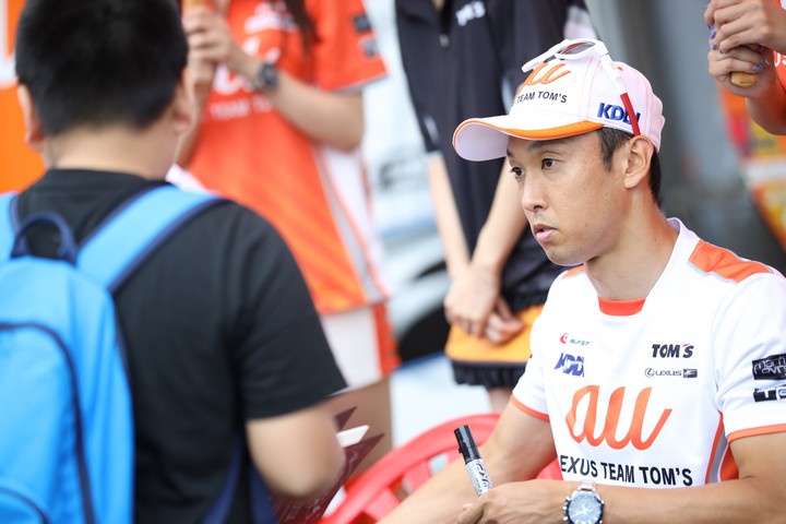 GTキッズウォーク: 中嶋一貴（LEXUS TEAM au TOM'S）