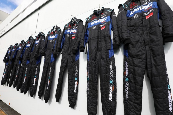 チームクニミツのレーシングスーツ