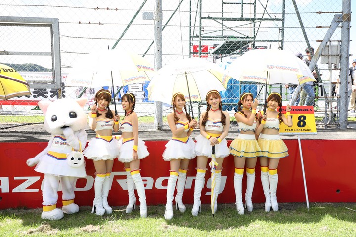 ピットウォーク: レースクイーン