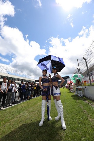 ピットウォーク: レースクイーン