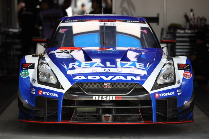 ピットウォーク: リアライズコーポレーションADVAN GT-R（KONDO RACING）