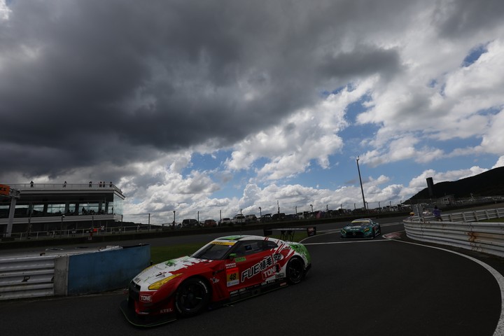 スタート進行: 田中勝輝／飯田太陽組（植毛GO&FUN GT-R）