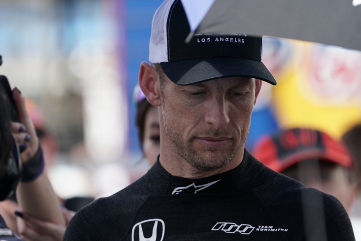 スタート進行: ジェンソン・バトン（TEAM KUNIMITSU）