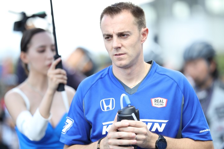 スタート進行: ベルトラン・バゲット（KEIHIN REAL RACING）