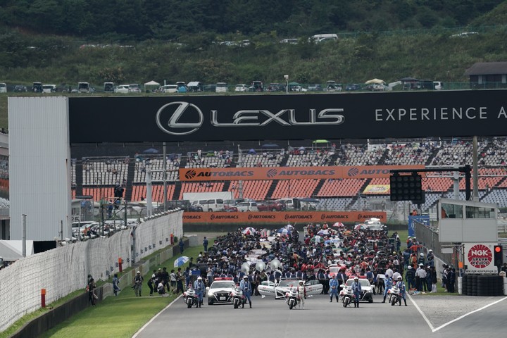 スタート進行: グリッドウォークは大盛況