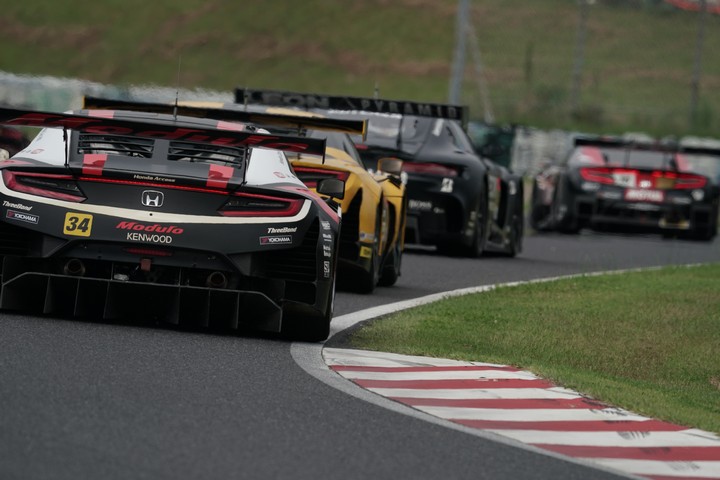 決勝レース: 道上龍／大津弘樹組（Modulo KENWOOD NSX GT3）