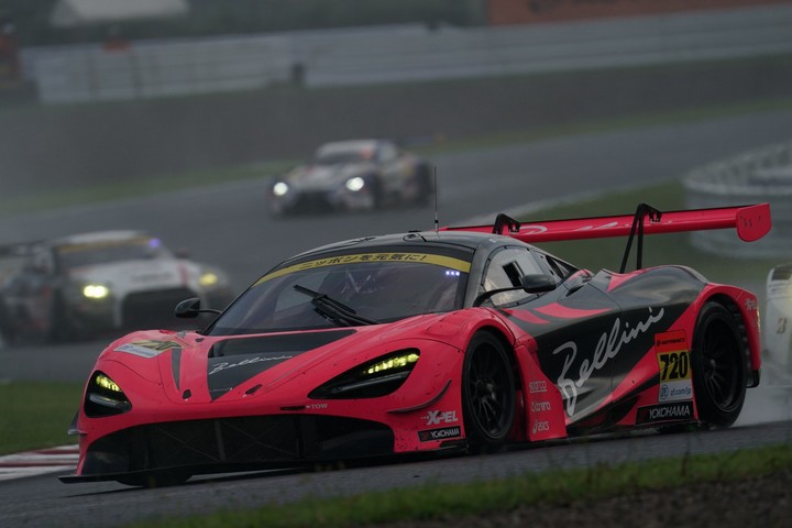 決勝レース: アレックス・パロウ（McLaren 720S）