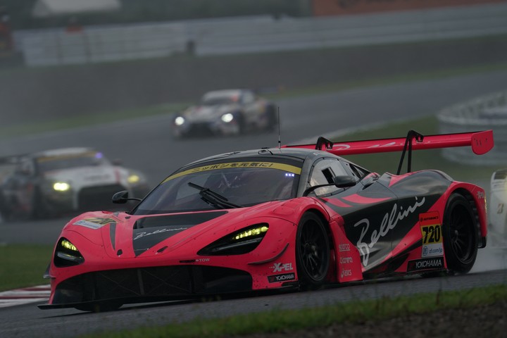 決勝レース: アレックス・パロウ（McLaren 720S）