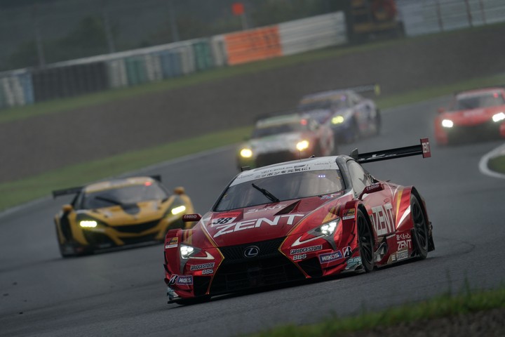 決勝レース: 石浦宏明（ZENT CERUMO LC500）
