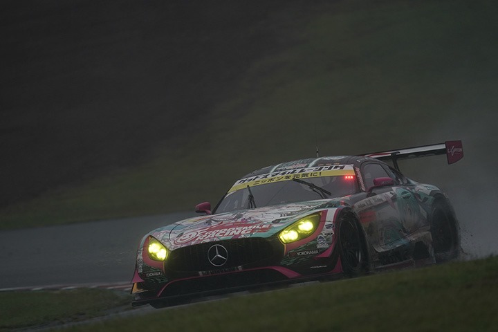GT300クラス決勝2位は谷口信輝／片岡龍也組（グッドスマイル 初音ミクAMG）