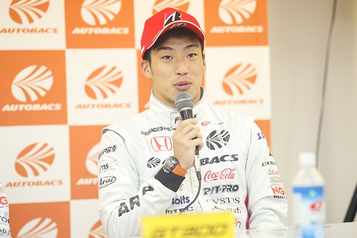 GT300クラスで優勝した福住仁嶺（ARTA）
