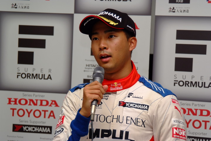 予選記者会見: ポールポジションの平川亮（ITOCHU ENEX TEAM IMPUL）