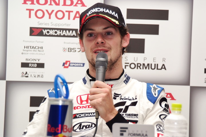 決勝記者会見: 3位のハリソン・ニューウェイ（B-Max Racing with motopark）