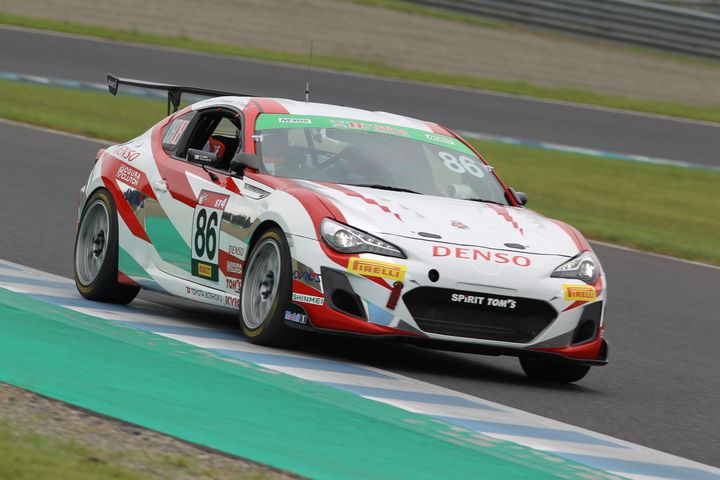 ST-4クラスのポールポジションは坪井翔／中山雄一／松井孝允組（TOM'S SPIRIT 86）
