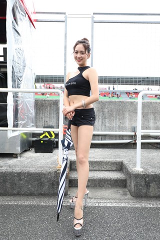 ピットウォーク: レースクイーン