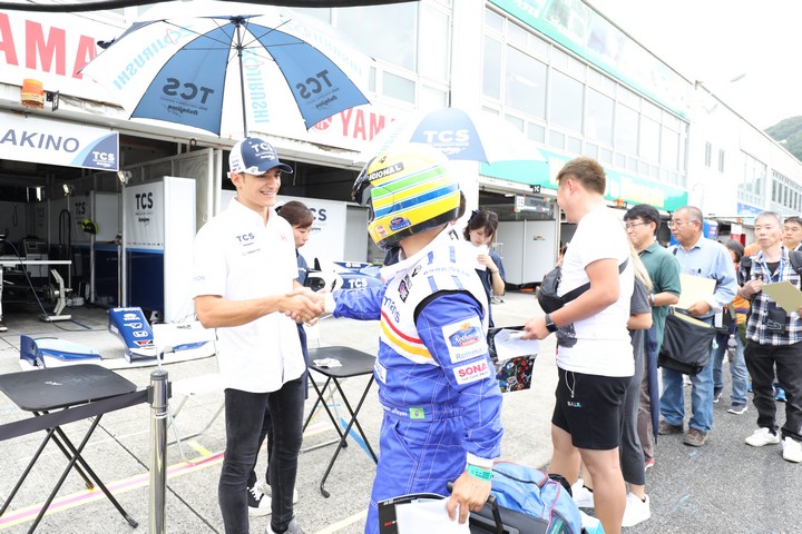 ピットウォーク: アレックス・パロウ（TCS NAKAJIMA RACING）