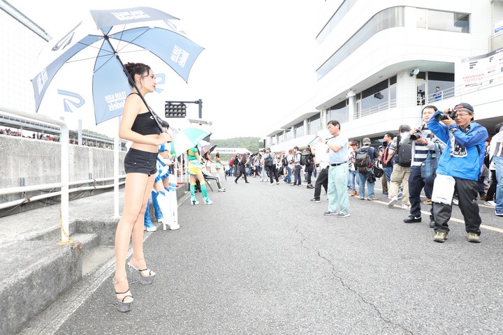 ピットウォーク: レースクイーン