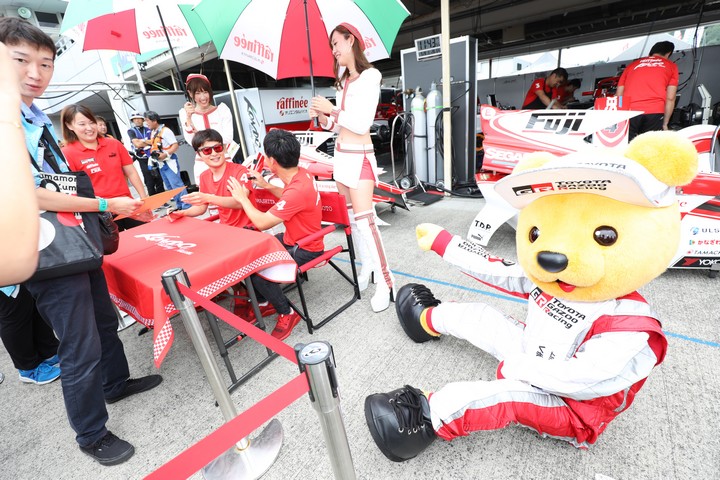 ピットウォーク: 立ち直ったくま吉