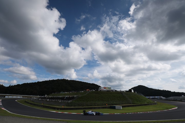 公式予選: リボルバーからパイパーへ