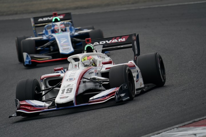 決勝レース: 関口雄飛（ITOCHU ENEX TEAM IMPUL SF19）