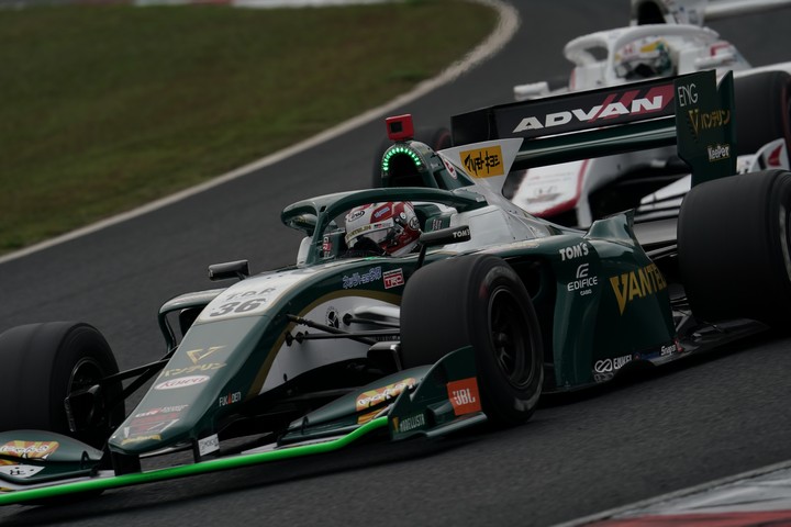 決勝レース: 中嶋一貴（VANTELIN KOWA TOM’S SF19）