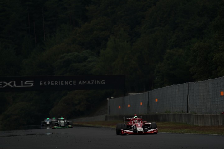 決勝レース: 山下健太（ORIENTALBIO KONDO SF19）