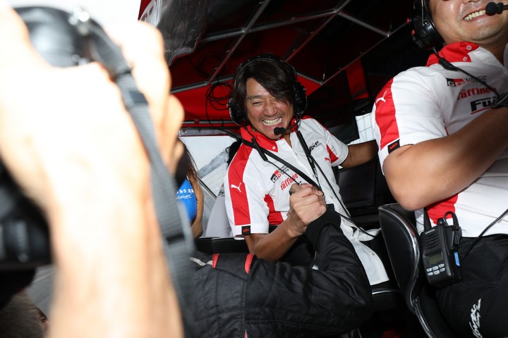 決勝レース: 優勝チーム監督の近藤真彦氏（KONDO RACING）