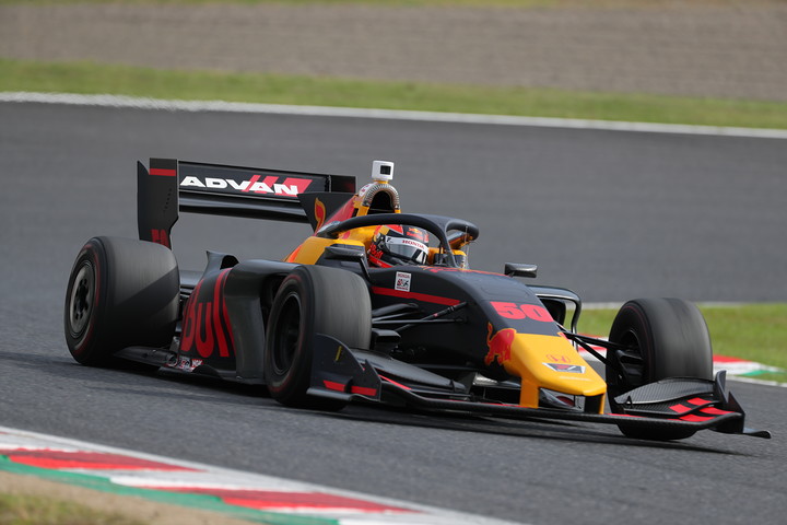 フリー走行1回目: 2位はルーカス・アウアー（Red Bull SF19）