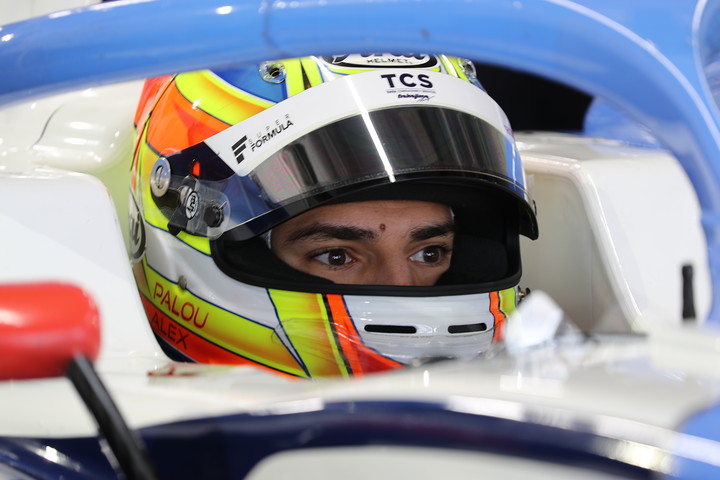 ピットで待機するアレックス・パロウ（TCS NAKAJIMA RACING）