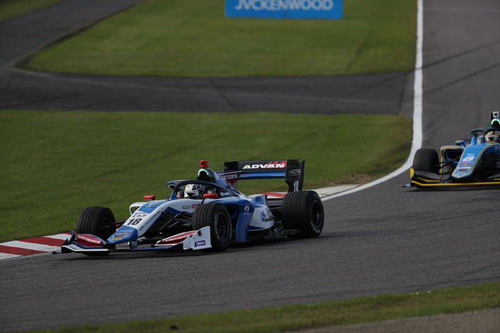 小林可夢偉（KCMG Elyse SF19）はなんとウェットタイヤでスタートした