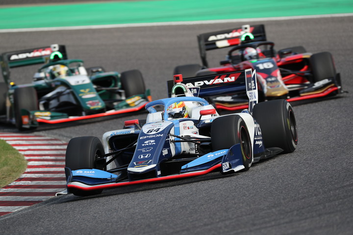 トップに立ったアレックス・パロウと野尻智紀、ニック・キャシディのバトル