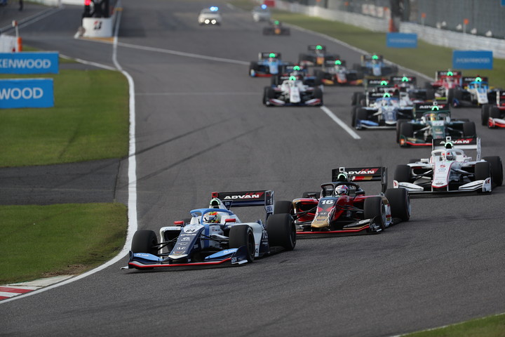 43周の決勝がスタートした