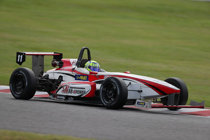 ポールポジションは岩佐歩夢（Rn-sports制動屋DプロKK-S）