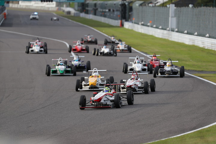 22周の決勝がスタートした