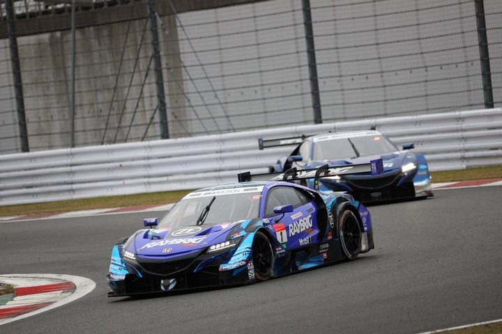 SGTxDTM交流戦レース1: 山本尚貴と塚越広大の争い