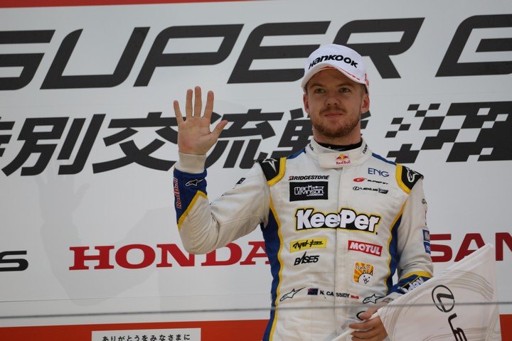 SGTxDTM交流戦レース1: 表彰式にてニック・キャシディ（LEXUS TEAM KeePer TOM'S）